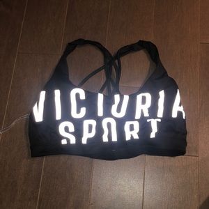 Victoria sport bra with reflective logo and straps